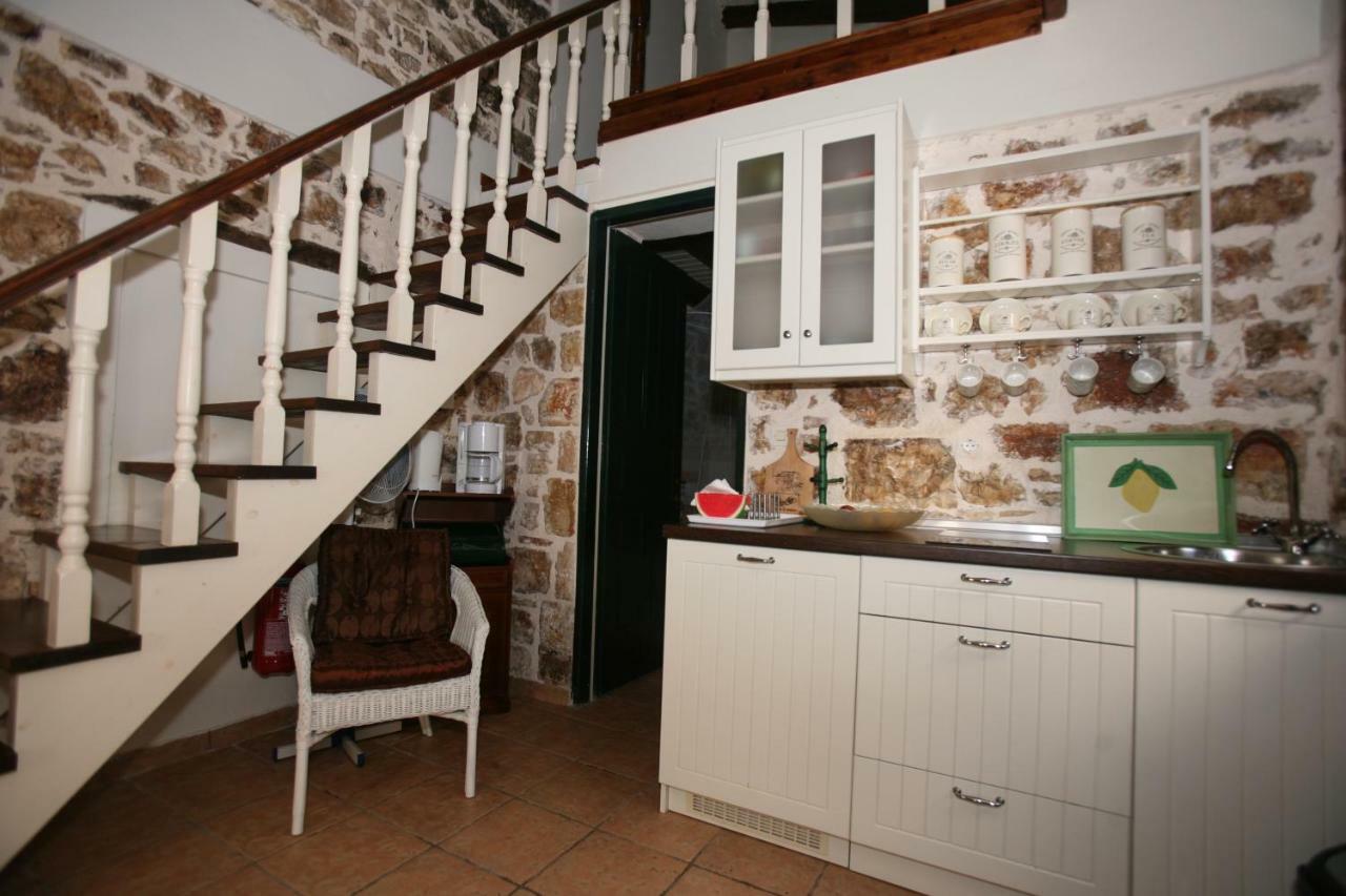Christina'S Stone Cottage Kassiopi Eksteriør billede