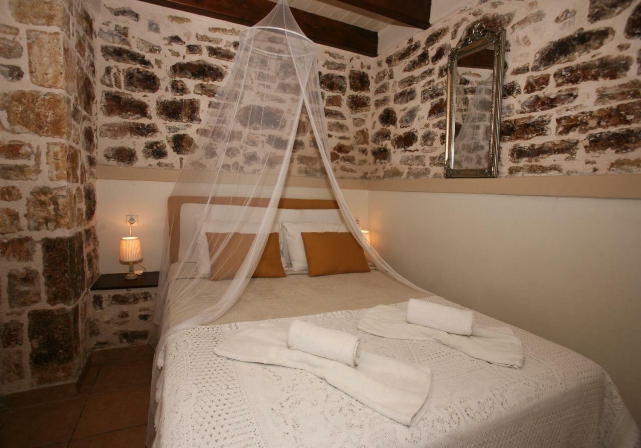 Christina'S Stone Cottage Kassiopi Eksteriør billede